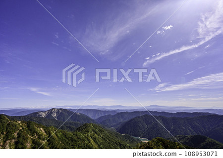 Autumn scenery of Hakusan 108953071