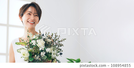 Woman with bouquet beauty image Woman with bouquet beauty image 108954855