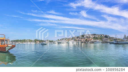 View over the harbor to the Ccroaltian town of Vrsar 108956284