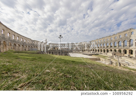 View inside the Roman amphitheater in the Croatian city of Pula without people 108956292