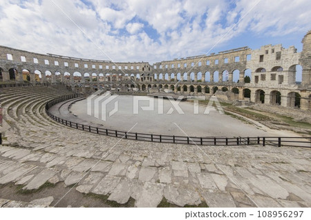 View inside the Roman amphitheater in the Croatian city of Pula without people 108956297