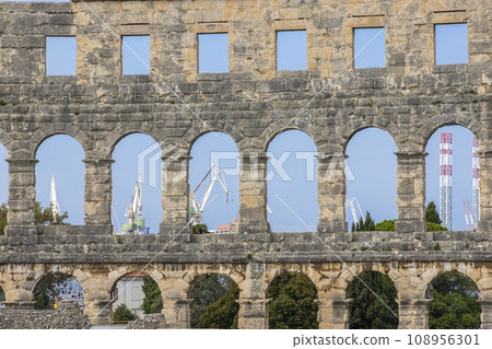 View inside the Roman amphitheater in the Croatian city of Pula without people 108956301