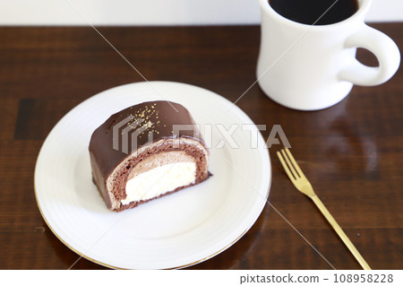 巧克力蛋糕的咖啡館時光 108958228