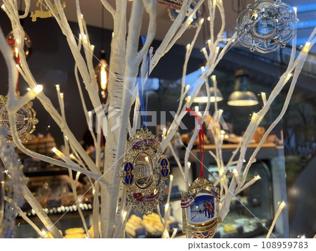 Christmas decorations decorated on glowing branches 108959783