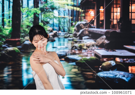 一個女人在溫泉放鬆 一個女人在溫泉放鬆 108961071