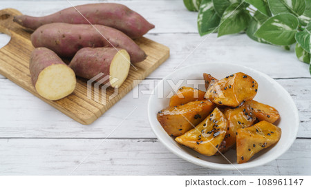 University potato and sweet potato 108961147