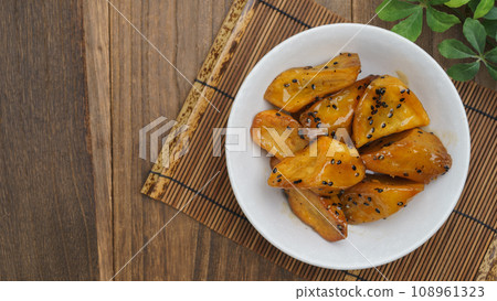 Candied sweet potato 108961323