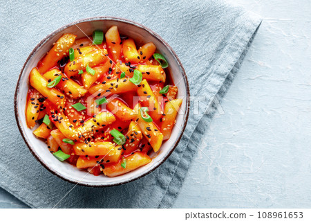 Tteokbokki or topokki, Korean street food, spicy rice cakes 108961653