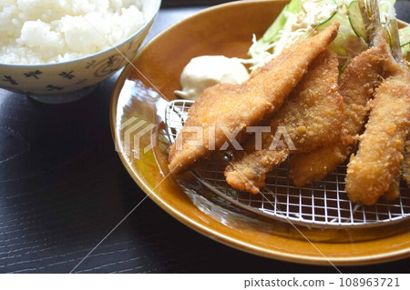 Set meal of fish 108963721