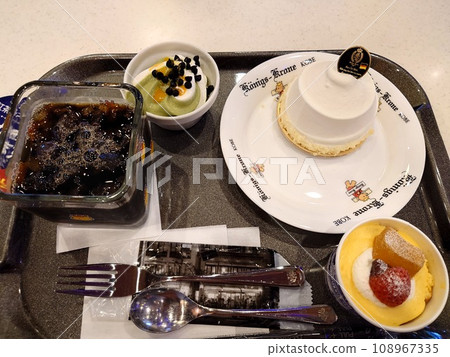 Retro coffee shop dessert Retro coffee shop dessert 108967335