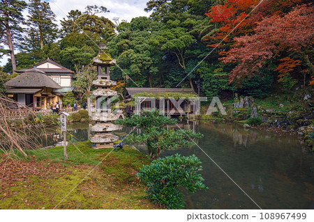 Kanazawa Kenrokuen autumn scenery Hyōike 108967499