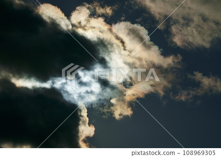 Winter sky sunlight and colored clouds, telephoto, sky limited, 220114pm Winter sky sunlight and colored clouds, telephoto, sky limited, 220114pm 108969305