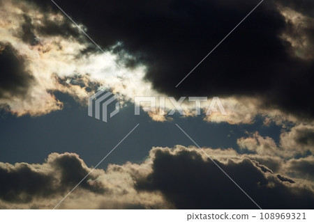 Winter sky sunlight and colored clouds, telephoto, sky limited, 220114pm Winter sky sunlight and colored clouds, telephoto, sky limited, 220114pm 108969321