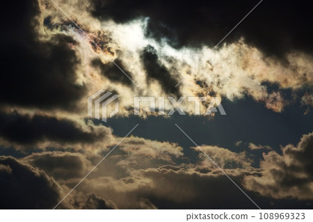 Winter sky sunlight and colored clouds, telephoto, sky limited, 220114pm Winter sky sunlight and colored clouds, telephoto, sky limited, 220114pm 108969323