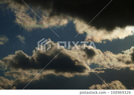 Winter sky sunlight and colored clouds, telephoto, sky limited, 220114pm Winter sky sunlight and colored clouds, telephoto, sky limited, 220114pm 108969326