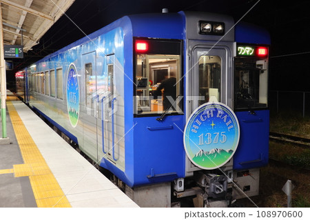 Koumi Line HIGH RAIL Starry Sky stopping at Nobeyama Station at night 108970600