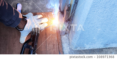 Welding work and sparks Welding work and sparks 108971368