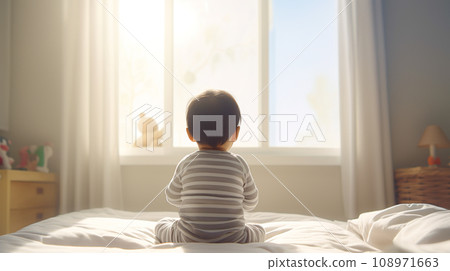 坐在大窗戶前的幼兒的後視圖“人工智慧生成的圖像” 108971663