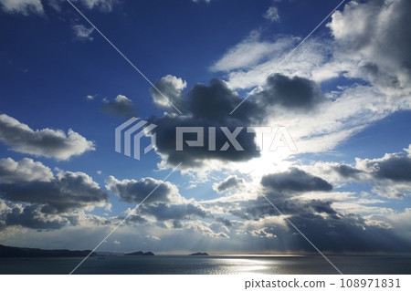 Dynamic evening sky and sea with rays of light, winter, sky-based, 220114pm 108971831