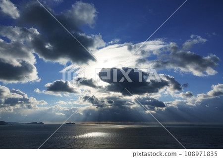 Dynamic evening sky and sea with rays of light, winter, sky-based, 220114pm Dynamic evening sky and sea with rays of light, winter, sky-based, 220114pm 108971835