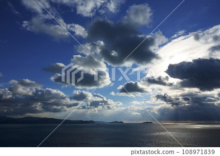 Dynamic evening sky and sea with rays of light, winter, sky-based, 220114pm 108971839