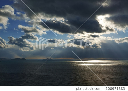 Dynamic evening sky and sea with rays of light, winter, sky-based, 220114pm Dynamic evening sky and sea with rays of light, winter, sky-based, 220114pm 108971883