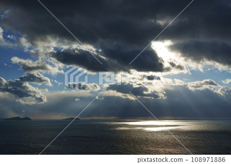 Dynamic evening sky and sea with rays of light, winter, sky-based, 220114pm Dynamic evening sky and sea with rays of light, winter, sky-based, 220114pm 108971886