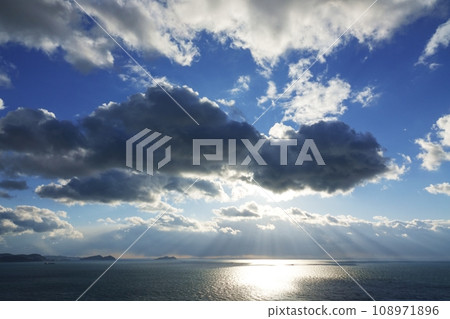 Dynamic evening sky and sea with rays of light, winter, sky-based, 220114pm 108971896