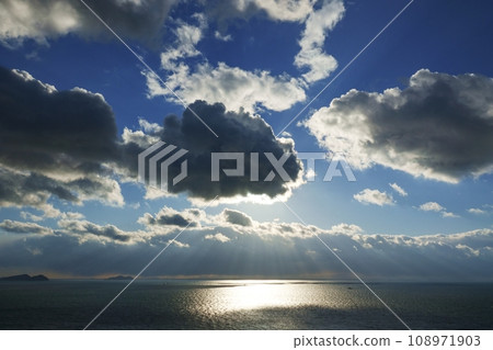 Dynamic evening sky and sea with rays of light, winter, sky-based, 220114pm 108971903