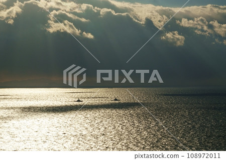 Dynamic evening sky and sea with rays of light, winter, 220114pm 108972011