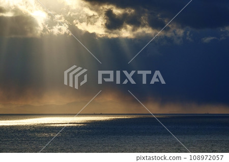 Dynamic evening sky and sea with rays of light, winter, 220114pm 108972057