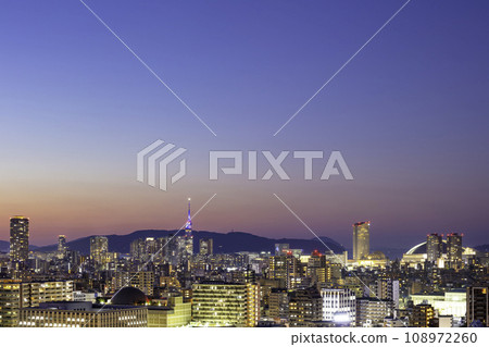 福岡美麗的夜景（福岡縣福岡市） 108972260