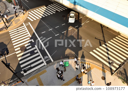 An intersection under the Metropolitan Expressway where the setting sun enters An intersection under the Metropolitan Expressway where the setting sun enters 108973177