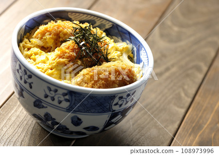 煎牡蠣蛋丼 煎牡蠣蛋丼 108973996