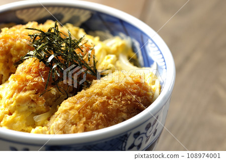 煎牡蠣蛋丼 108974001