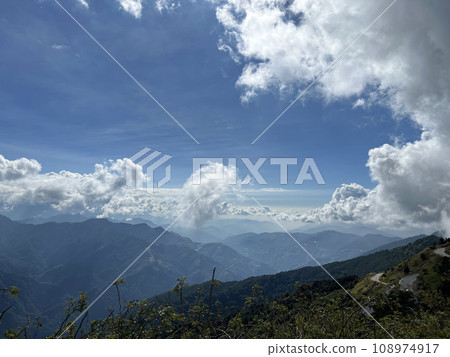 在合歡山上拍攝美麗的山景與雲景 108974917