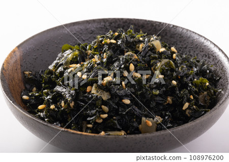 Shiso wakame furikake with plum Shiso wakame furikake with plum 108976200