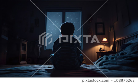 一個男孩從窗戶望著美麗夜空的後視圖“AI生成圖像” 一個男孩從窗戶望著美麗夜空的後視圖“AI生成圖像” 108976262