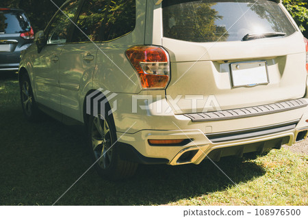 parking on mountain road 108976500