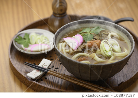 Hot and freshly made curry udon 108977187
