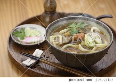 Hot and freshly made curry udon 108977188