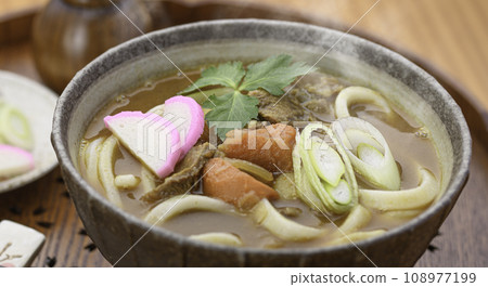 Hot and freshly made curry udon 108977199