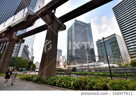 A town where the monorail and Shinkansen pass through A town where the monorail and Shinkansen pass through 108977611