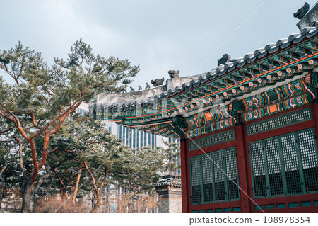 Snowy winter Deoksugung Palace in Seoul, Korea 108978354