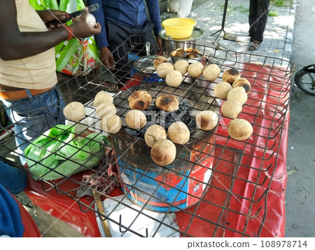 A picture of litti chokha 108978714