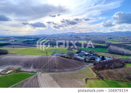 無人機攝影 | 空拍北海道遼闊的土地與秋色 | 北海道美瑛町 | 新榮之丘展望公園 108979154