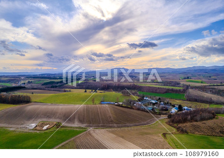 無人機攝影 | 空拍北海道遼闊的土地與秋色 | 北海道美瑛町 | 新榮之丘展望公園 108979160