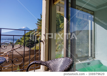 度假酒店的露天浴池和富士山美景 108979620