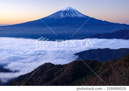 日本風景“富士山和雲海” 108980026