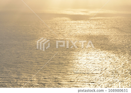Sunset over the sea in a cloudy sky 108980631